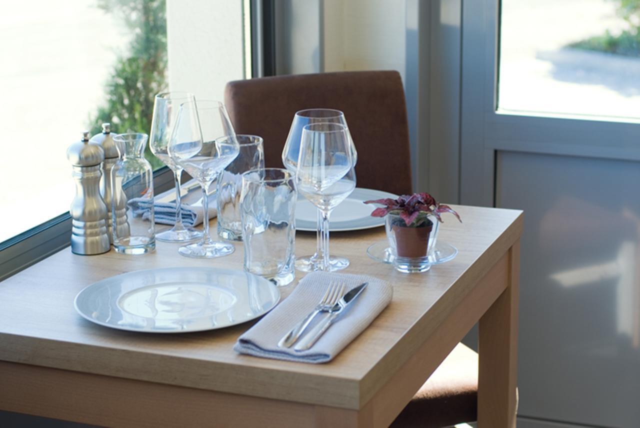 Logis Hotel Restaurant De La Madeleine Commercy 외부 사진
